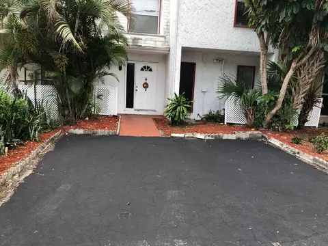 264 Sunshine Dr, Coconut Creek, FL 33066