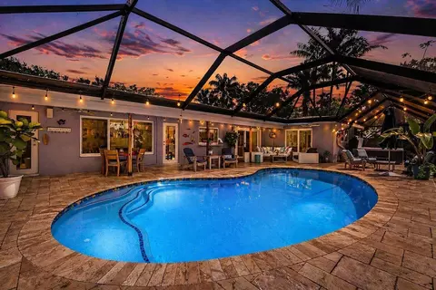 5540 SW 3rd St, Plantation, FL 33317