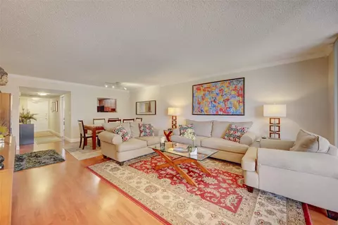 823 Cypress Blvd #201, Pompano Beach, FL 33069