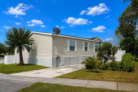 620 NW 215th Ave, Pembroke Pines, FL 33029