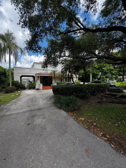 329 SE 3rd St #105R, Hallandale Beach, FL 33009