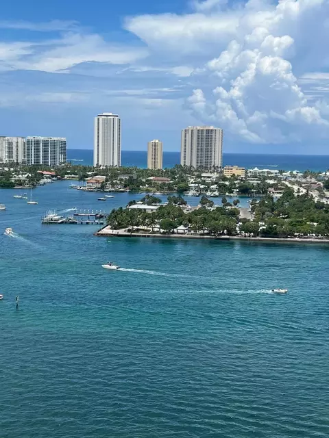 2640 Lake Shore Dr #1811, Riviera Beach, FL 33404