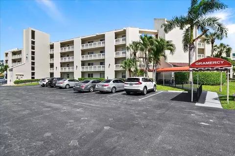6768 10th Ave N #410, Greenacres, FL 33467