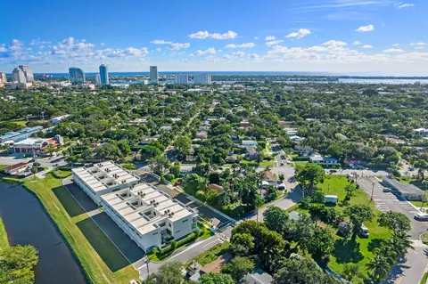 1933 Dock St, West Palm Beach, FL 33401