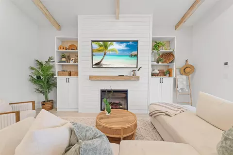 Living - 121 SE Rocky Ter, Stuart, FL 34997 photo 3 of 6