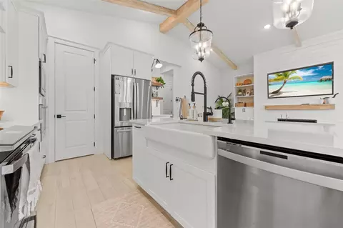 Kitchen - 121 SE Rocky Ter, Stuart, FL 34997 photo 4 of 5