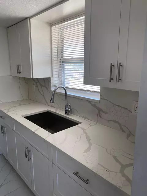 1150 E Sample Rd #302, Pompano Beach, FL 33064