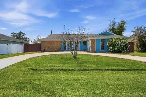 814 SE Celtic Ave, Port Saint Lucie, FL 34983
