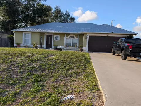 531 SW Bradshaw Cir, Port Saint Lucie, FL 34953