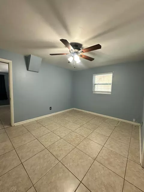 Bedroom - 1005 NW 5th St, Okeechobee, FL 34972 photo 2 of 3