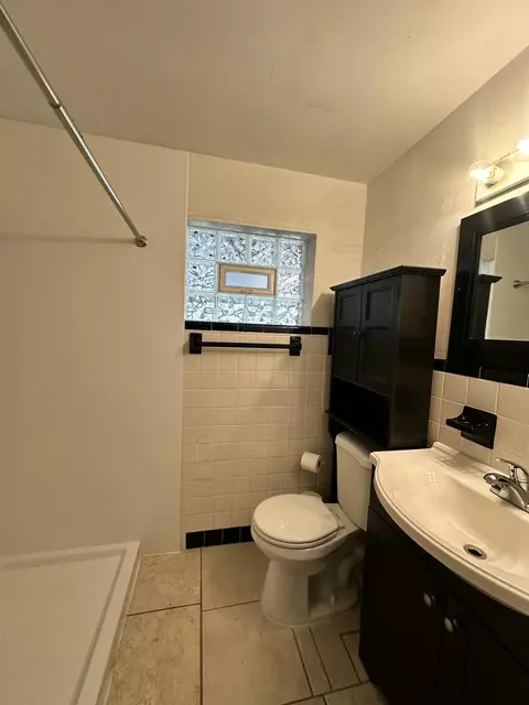 Bath - 1005 NW 5th St, Okeechobee, FL 34972 photo 1 of 1