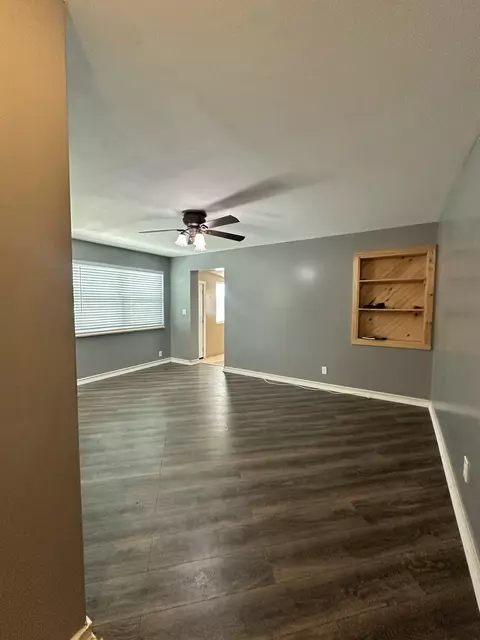 Living - 1005 NW 5th St, Okeechobee, FL 34972 photo 3 of 4