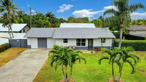 9212 Fountain Rd, Lake Worth, FL 33467