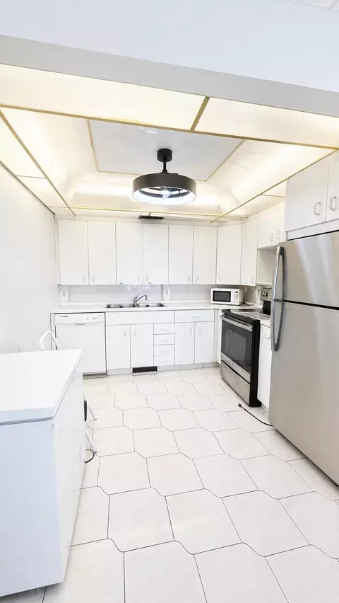 Kitchen - 4024 Wolverton E, Boca Raton, FL 33434 photo 1 of 1