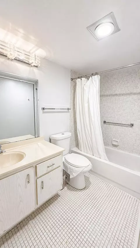 Bath - 4024 Wolverton E, Boca Raton, FL 33434 photo 2 of 2