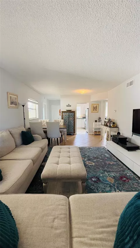 4200 Crystal Lake Dr #210, Pompano Beach, FL 33064