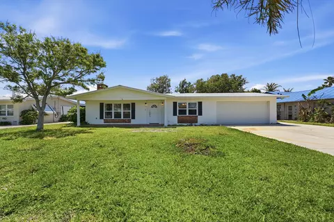 1804 Bayshore Dr, Fort Pierce, FL 34949
