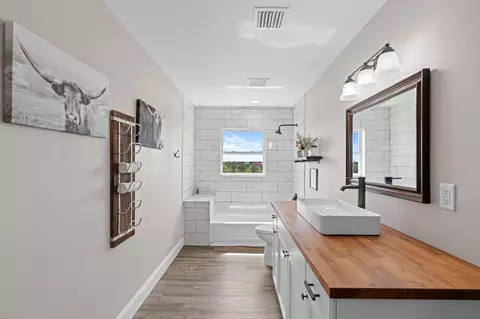 Bath - 6536 SE 26th Trl, Okeechobee, FL 34974 photo 4 of 4