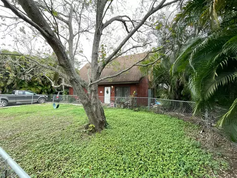 6640 Riggers Rd, Lake Worth, FL 33462