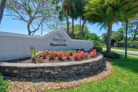 4 Knightsbridge Ln, Boynton Beach, FL 33426