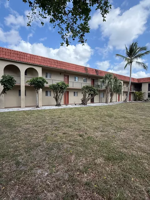 6074 Forest Hill Blvd #208, West Palm Beach, FL 33415