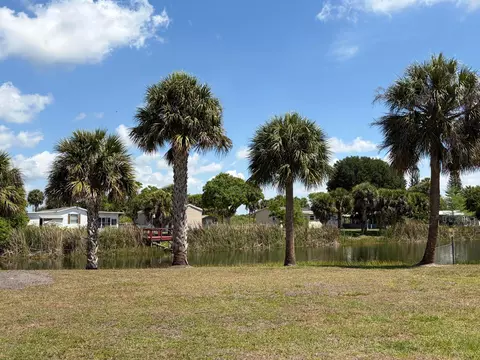 1075 Friendship Dr NE, Moore Haven, FL 33471
