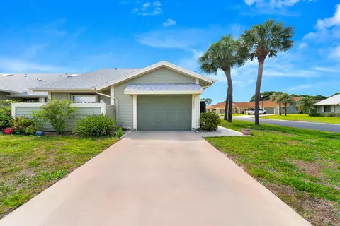 1533 SE Crayrich Ct, Port Saint Lucie, FL 34952