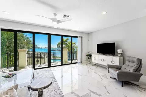 10 Windward Ln, Boynton Beach, FL 33435
