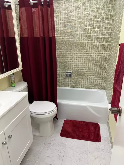 Bath - 5403 SE Miles Grant Rd #H108, Stuart, FL 34997 photo 6 of 8