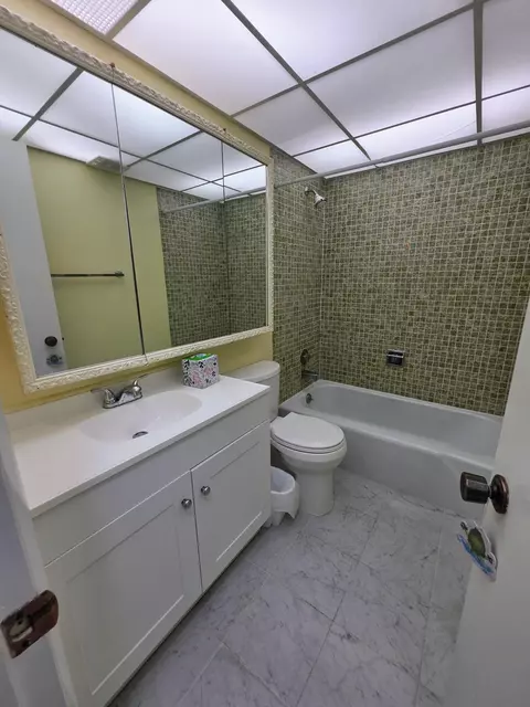 Bath - 5403 SE Miles Grant Rd #H108, Stuart, FL 34997 photo 8 of 8