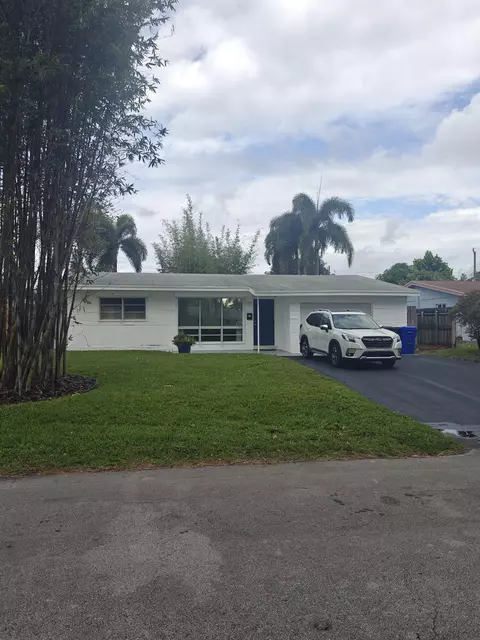 2120 N 57th Way, Hollywood, FL 33021
