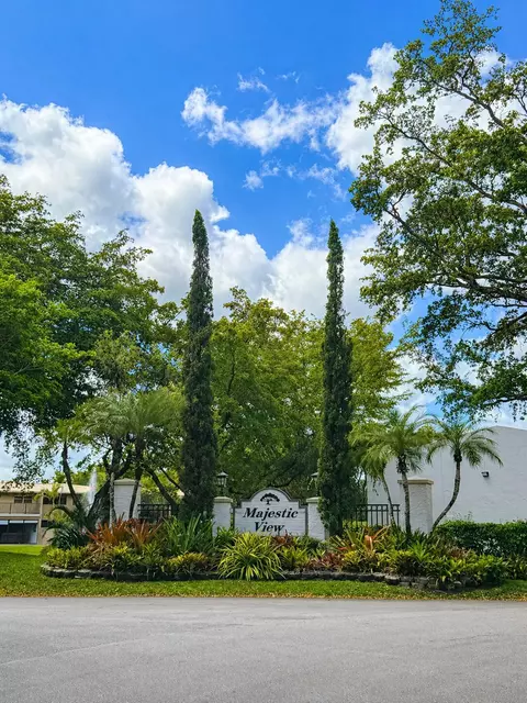 701 E Coco Plum Cir #2, Plantation, FL 33324