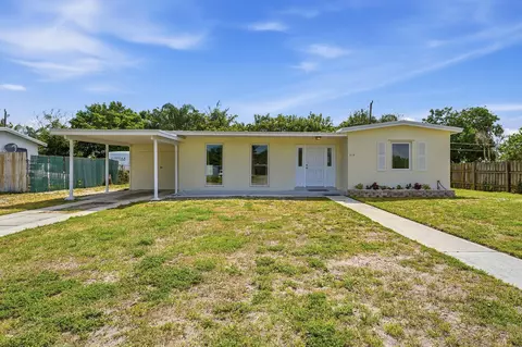 215 SE Airoso Blvd, Port Saint Lucie, FL 34983