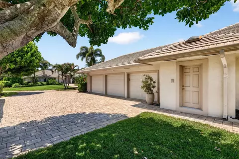 Exterior - 6711 SE Barrington Dr, Stuart, FL 34997 photo 5 of 20
