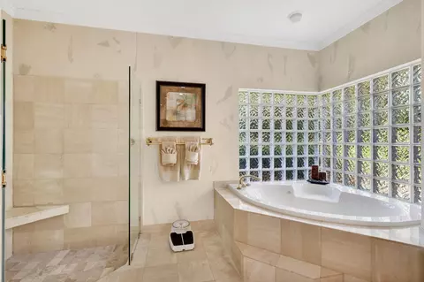 Bath - 6711 SE Barrington Dr, Stuart, FL 34997 photo 2 of 8