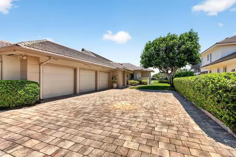 Exterior - 6711 SE Barrington Dr, Stuart, FL 34997 photo 6 of 20