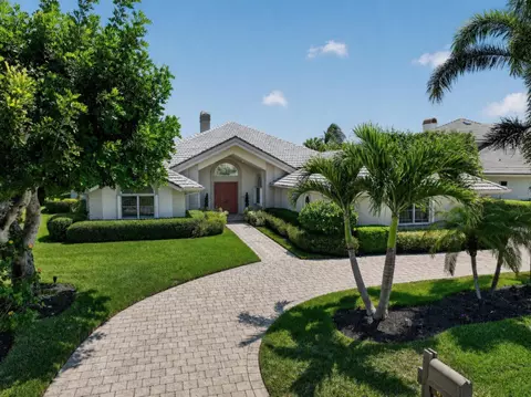 Exterior - 6711 SE Barrington Dr, Stuart, FL 34997 photo 4 of 20