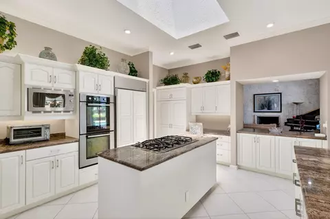 Kitchen - 6711 SE Barrington Dr, Stuart, FL 34997 photo 4 of 5