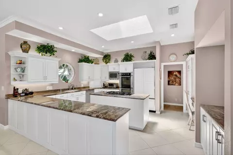 Kitchen - 6711 SE Barrington Dr, Stuart, FL 34997 photo 1 of 5