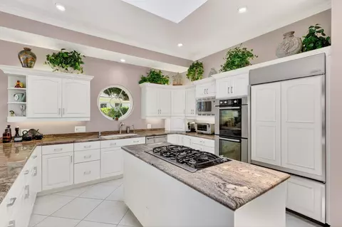 Kitchen - 6711 SE Barrington Dr, Stuart, FL 34997 photo 5 of 5