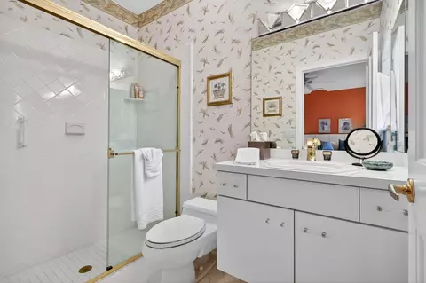 Bath - 6711 SE Barrington Dr, Stuart, FL 34997 photo 5 of 8