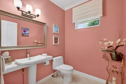 Bath - 6711 SE Barrington Dr, Stuart, FL 34997 photo 7 of 8