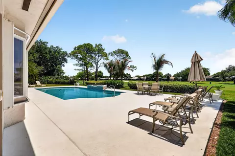Exterior - 6711 SE Barrington Dr, Stuart, FL 34997 photo 10 of 20