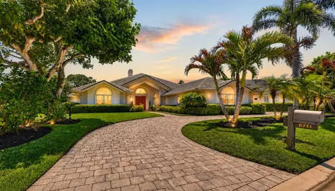 6711 SE Barrington Dr, Stuart, FL 34997