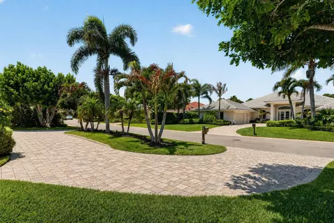 Exterior - 6711 SE Barrington Dr, Stuart, FL 34997 photo 3 of 20