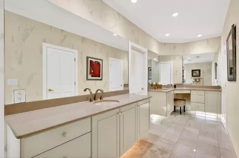 Bath - 6711 SE Barrington Dr, Stuart, FL 34997 photo 4 of 8