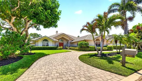 6711 SE Barrington Dr, Stuart, FL 34997