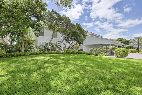 6245 Old Court Rd, Boca Raton, FL 33433