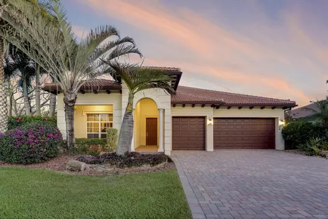 124 Casa Cir, Jupiter, FL 33458