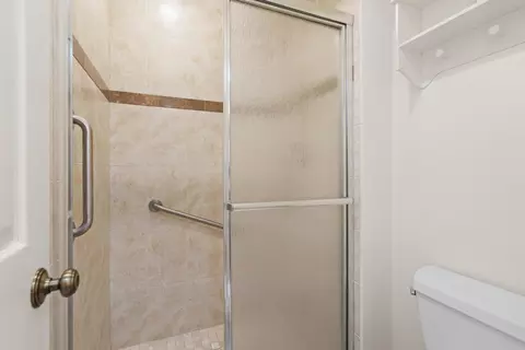 Bath - 5373 SE Miles Grant Rd #C-105, Stuart, FL 34997 photo 3 of 3